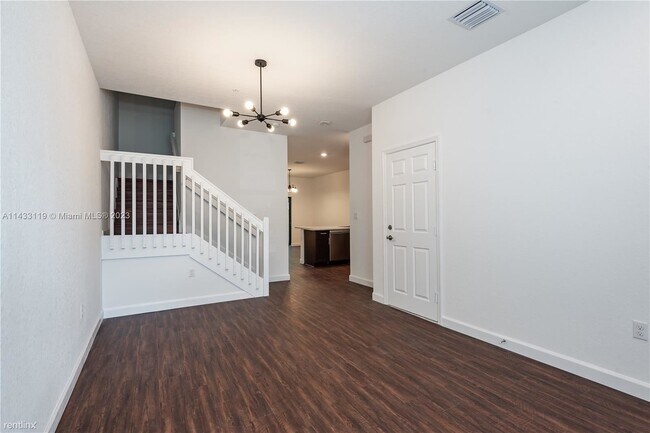 Foto del edificio - 3 br, 2.5 bath Townhome - 176 SW 185th Way