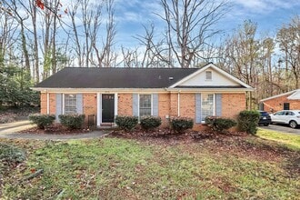 Building Photo - 919 Pineborough Rd