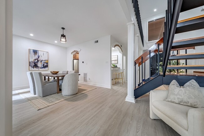 Foto del edificio - 516 S Post Oak Ln