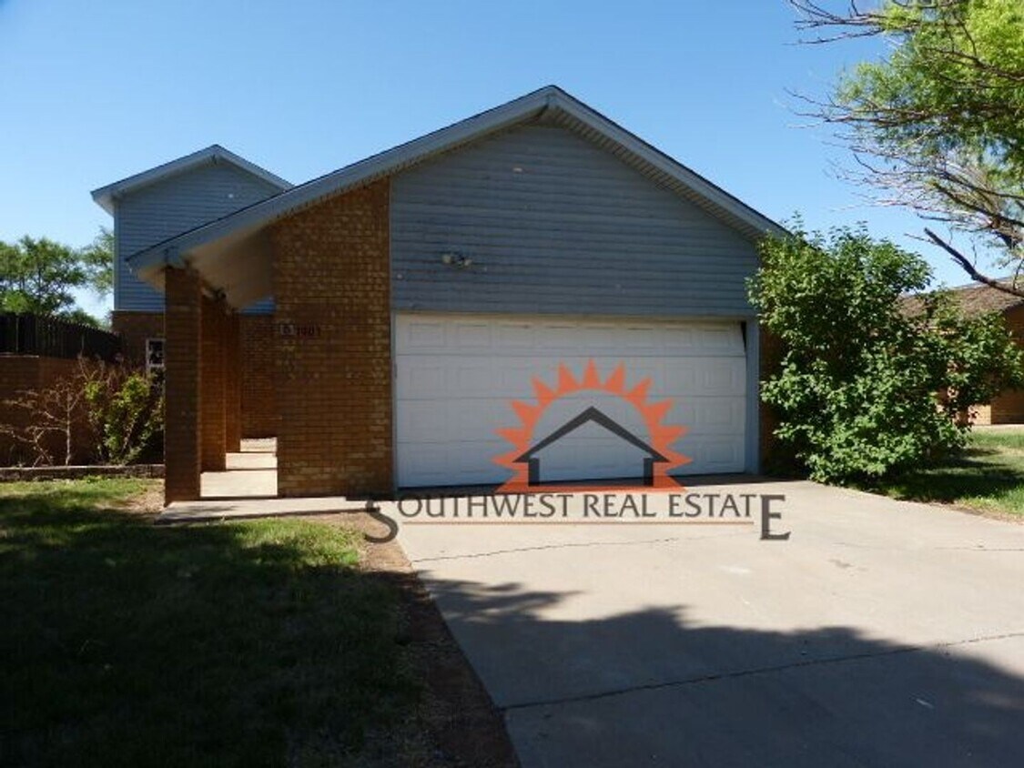 Primary Photo - Golf Course Property!