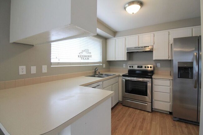 Building Photo - 1439 Rimrock Ave