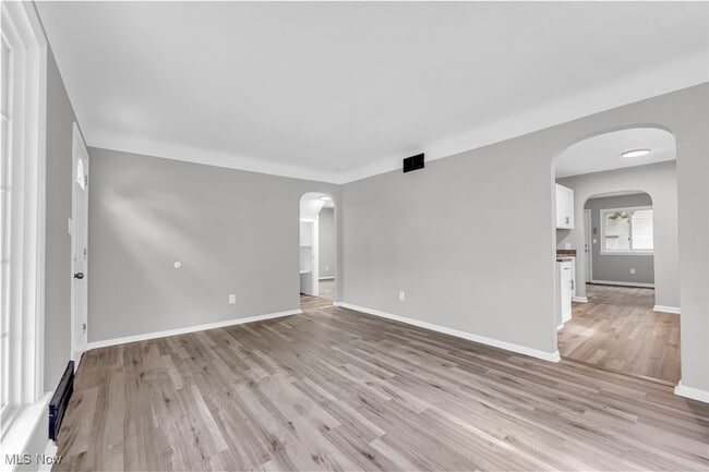 Building Photo - 13338 Bennington Ave