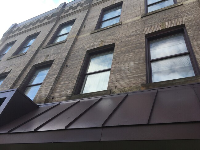 31 Entrada principal norte - 31 N Main St