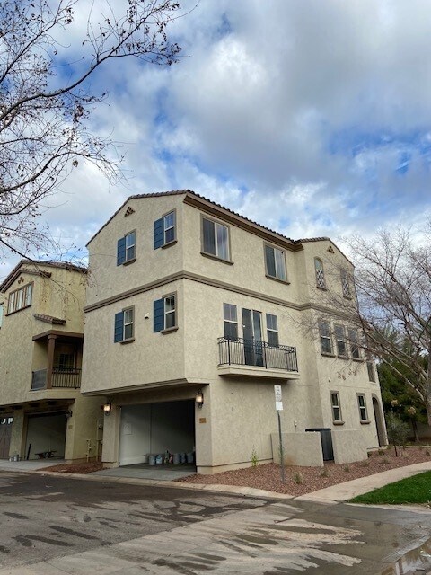 Foto del edificio - 1636 E Dogwood Ln
