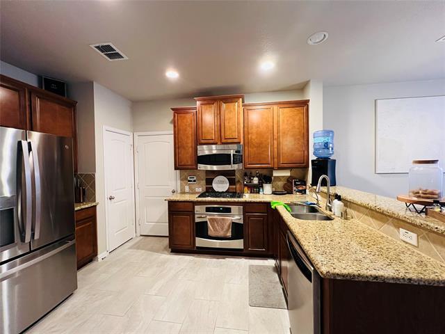 Building Photo - 853 Llano Dr