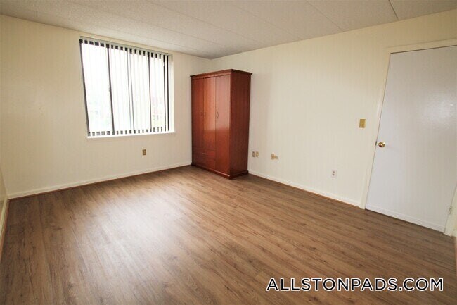 Foto del edificio - 85 Brainerd Rd