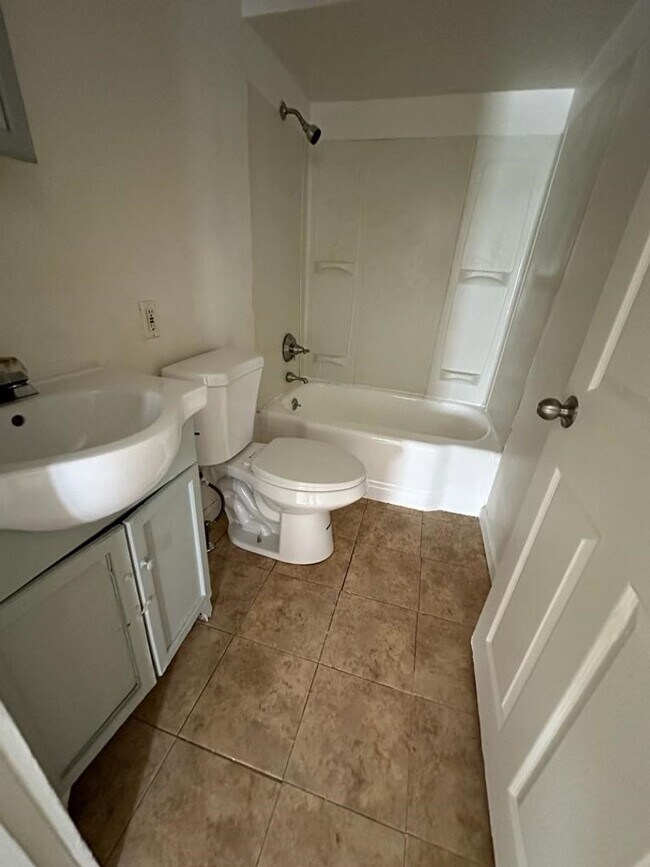 Building Photo - RENT SPECIAL