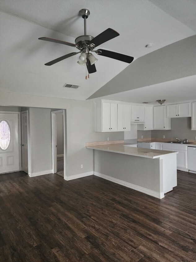 Foto del edificio - 6705 Trailwood Dr