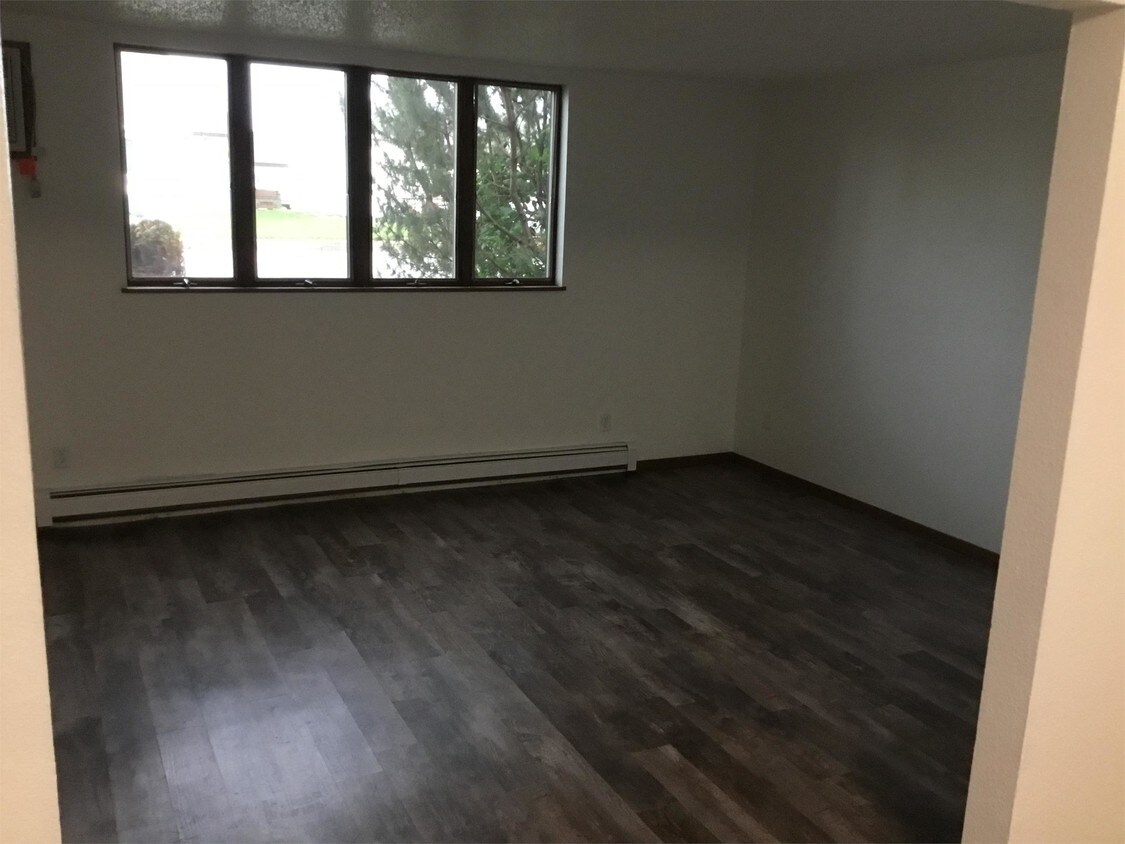 Foto del edificio - 1105 E Bowen Ave