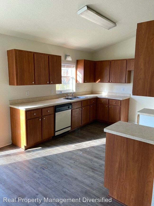 Building Photo - 3 br, 2 bath House - 103 Pecan Run