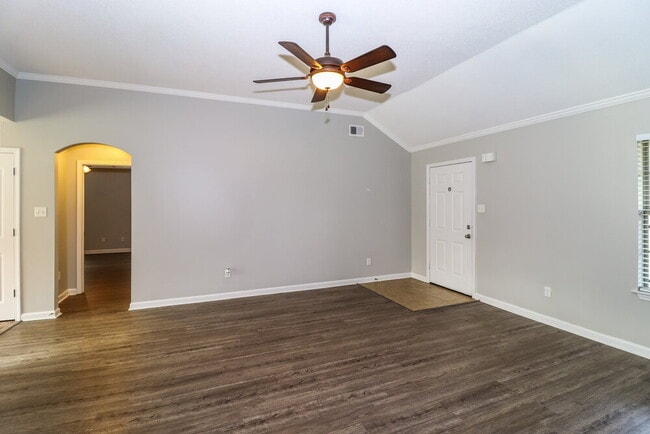 Building Photo - 1609 Sawmill Creek Ln