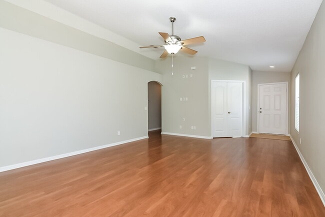 Foto del edificio - 8065 Canterbury Lake Blvd