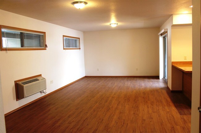 Building Photo - 1410 Worden Ave