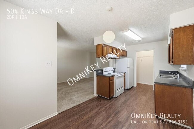 Building Photo - 504 Kings Way Dr