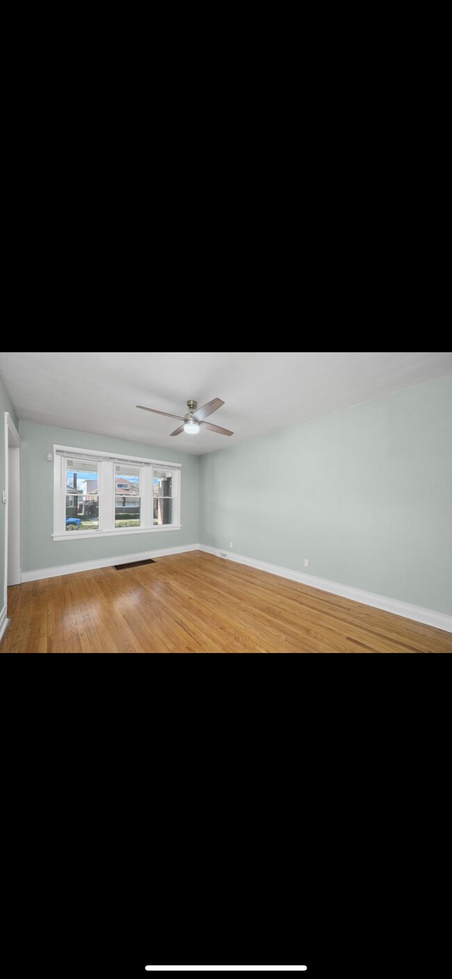 Building Photo - 9339 S Eberhart Ave