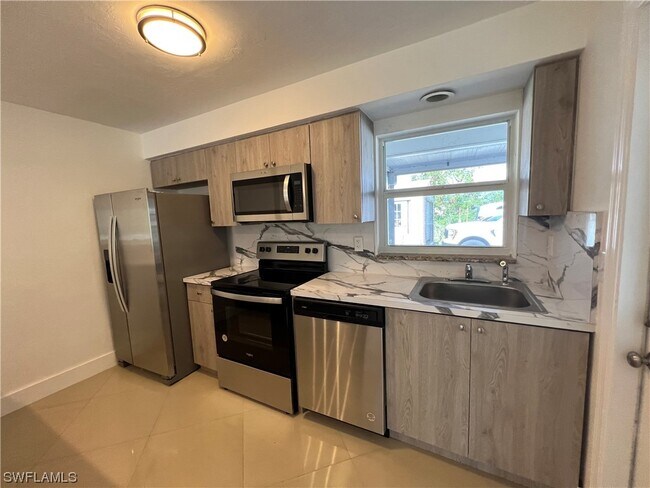 Foto del edificio - 5204 Coronado Pkwy