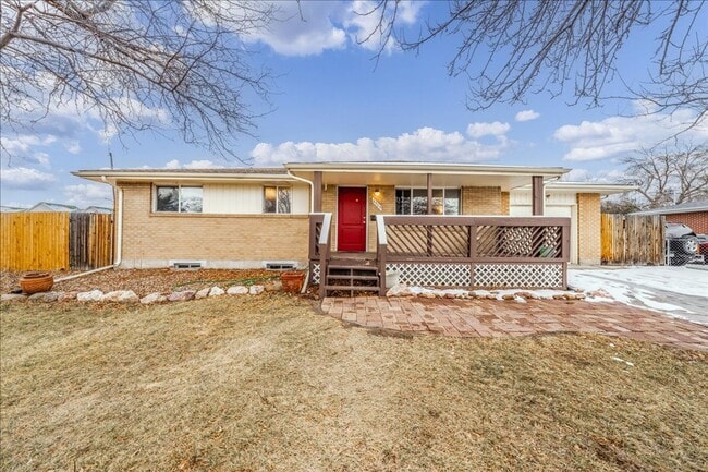 Building Photo - Updated 5 Bed/3 Bath Home with 1 Car Garag...