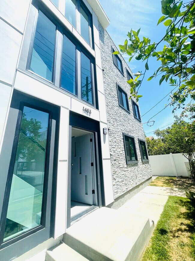 Building Photo - 1479 W 35th St
