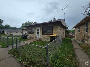 Building Photo - 2425 S Cedar St