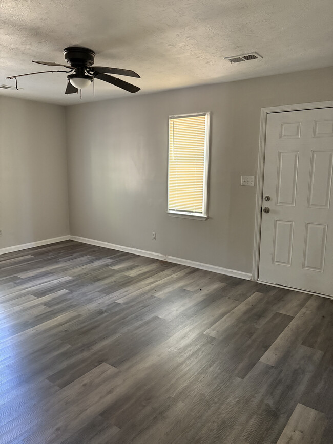 Foto del edificio - 2409 Poplar St