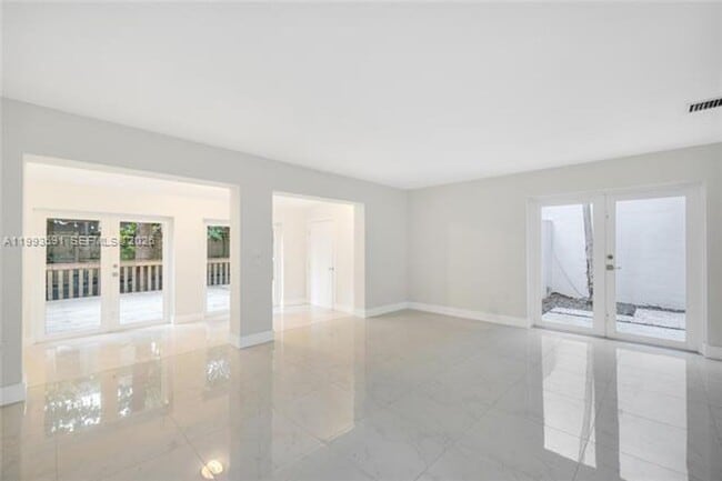 Foto del edificio - 3056 Shipping Ave