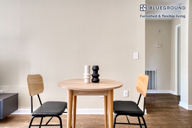 Foto del edificio - 2982 Santos Ln