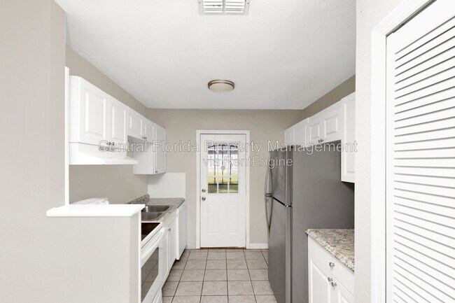 Building Photo - 226 S Hill Ave