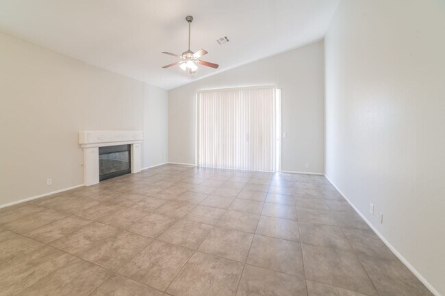 Foto del edificio - 7227 E Lakeview Avenue