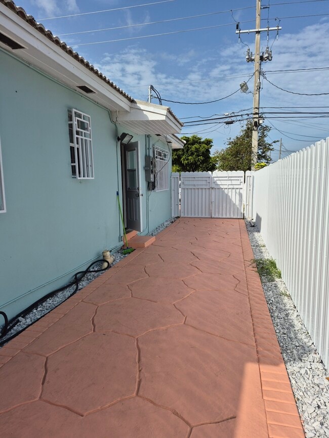 Foto del edificio - 45 Northwest Blvd