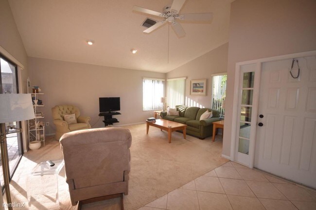 Foto del edificio - 2 br, 2 bath Condo - 2915 NW 12th St Apt B