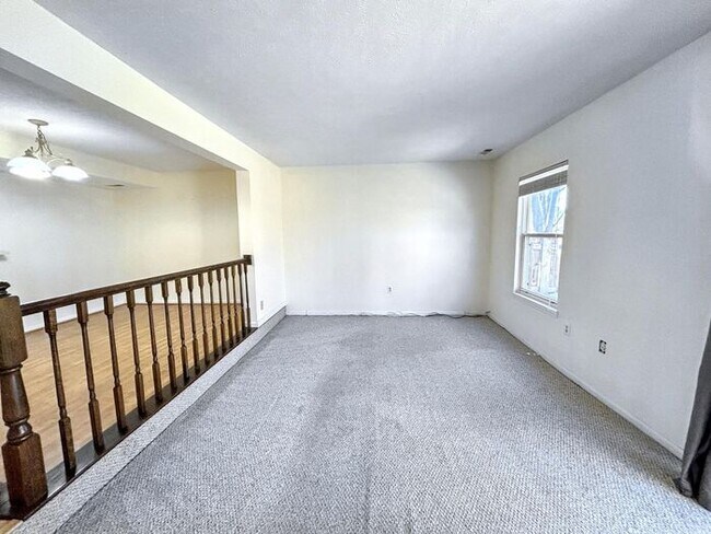 Building Photo - Charming 2-Bedroom Home with Modern Amenit...