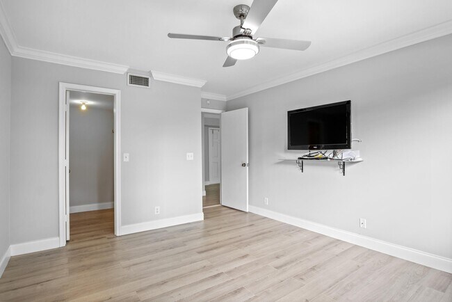 Foto del edificio - 1120 Homewood Blvd