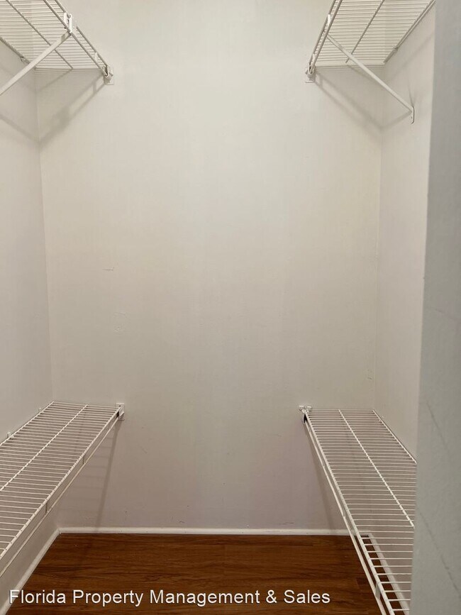 Building Photo - 2 br, 1 bath House - 1235 SW 46 Ave Apt 708