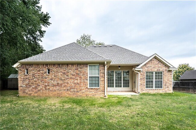 Foto del edificio - 1536 N Oakhaven Pl