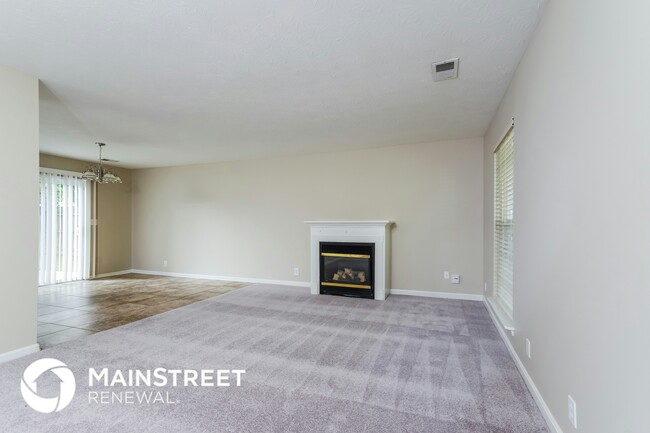 Building Photo - 8104 Apple Valley Dr