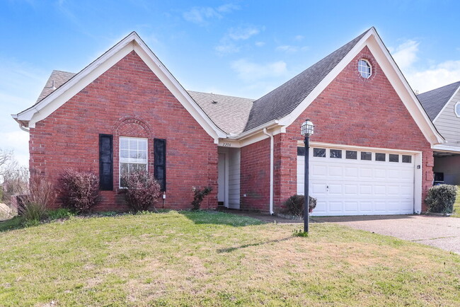 Building Photo - 2204 Stone Stream Dr