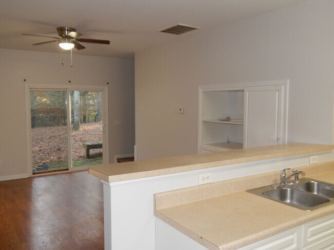 Building Photo - Wilshire Townhouse