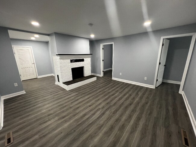 Foto del edificio - 220 Locust Ln