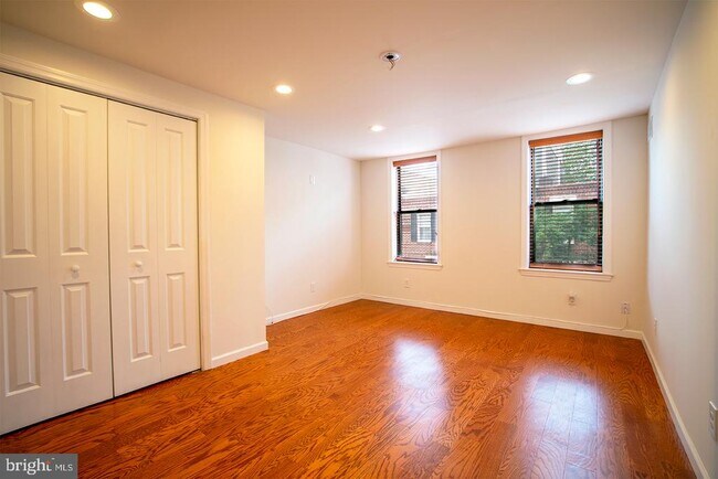 Foto del edificio - 2207 Montrose St