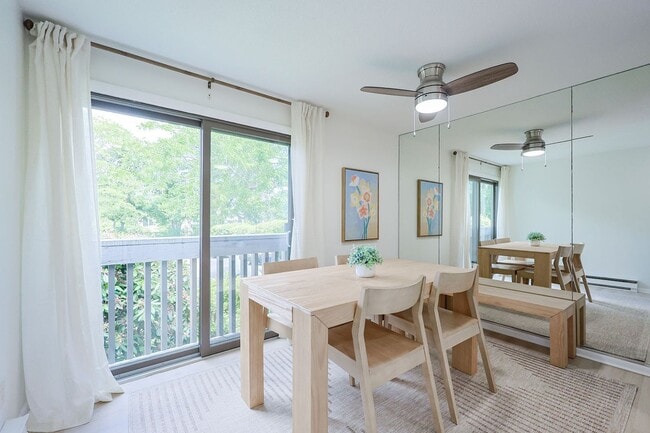 Building Photo - Newly Renovated Winter Rental at the Thorwald Condos