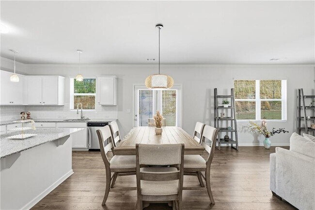 Foto del edificio - 4910 Bramblett Grove Pl