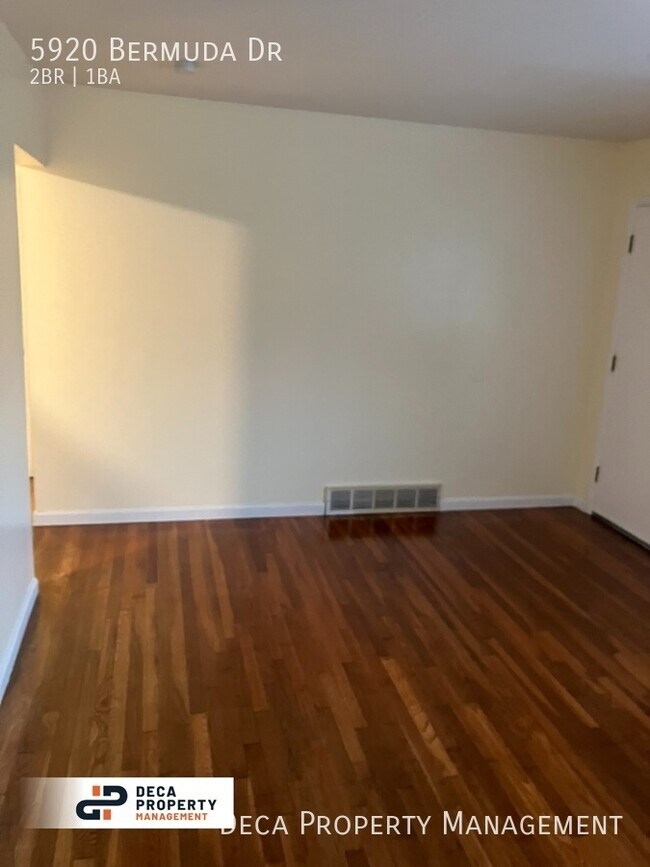 Building Photo - 2 Bedroom House