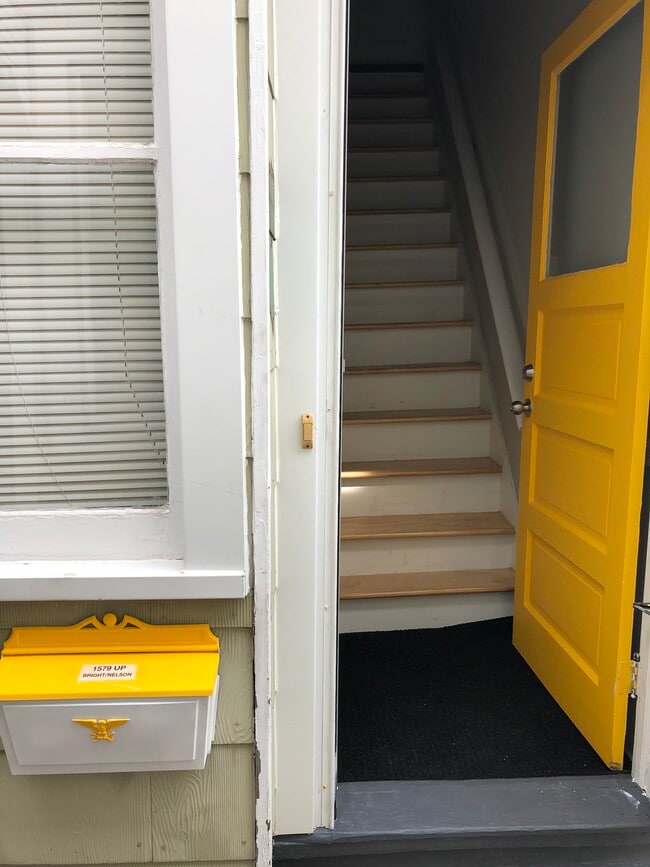 Foto del edificio - 1579 E 32nd St