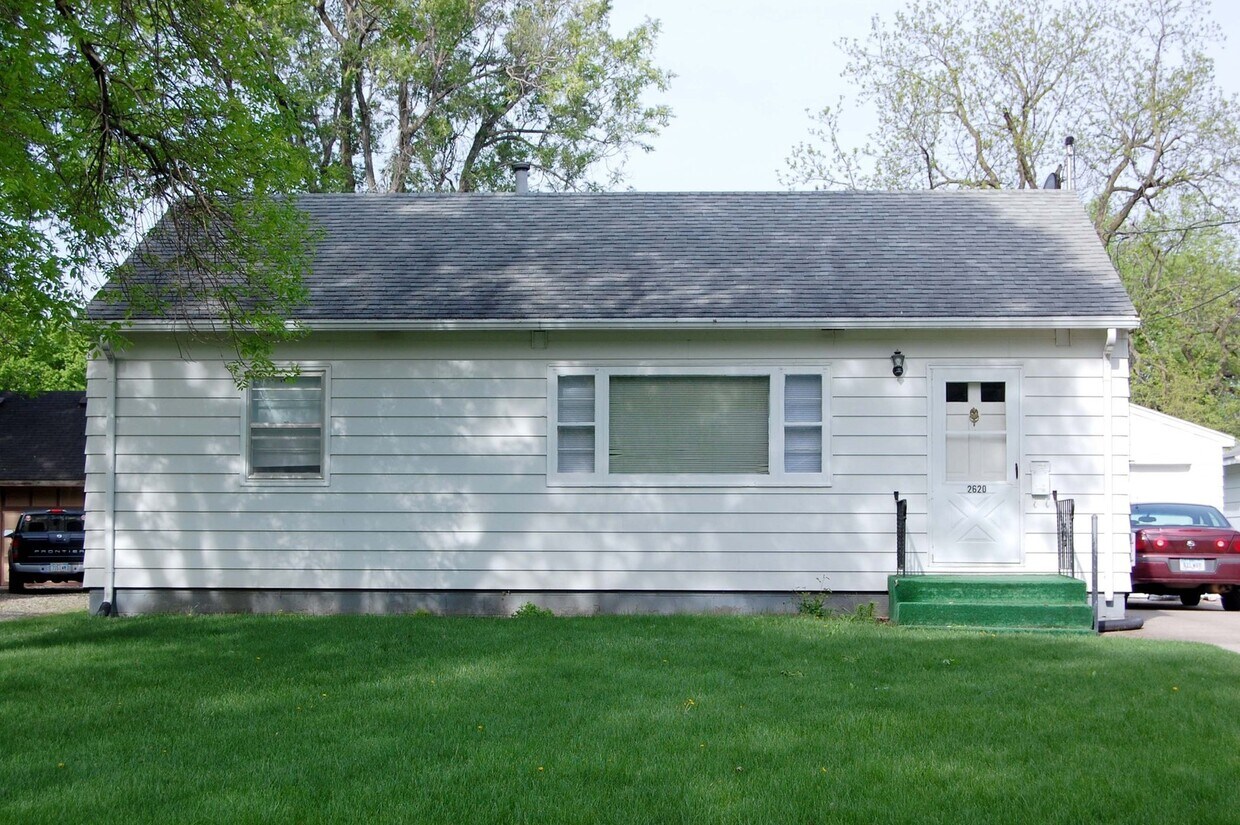 Primary Photo - Cozy 3 bedroom ranch.