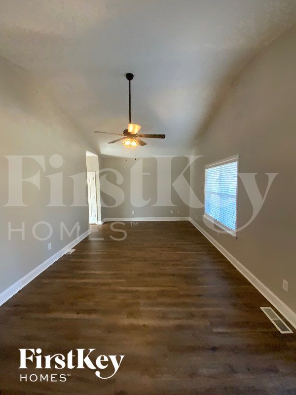 Foto del edificio - 260 Sterling Dr