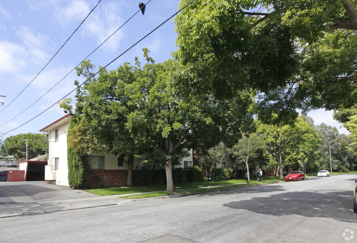 Primary Photo - 1030 Olive Ave