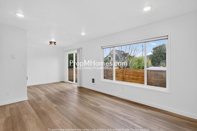 Photo - Updated Two Bedroom Unit with St Johns Views! Apartment