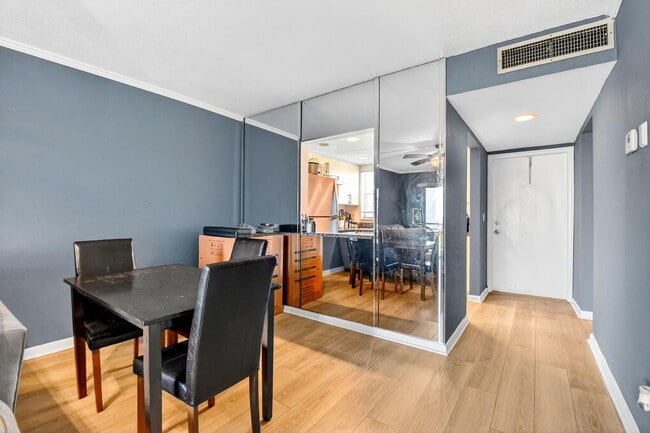 Building Photo - 1630 Embassy Dr