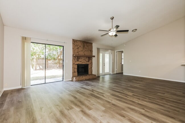 Building Photo - 831 Sunridge Point Dr
