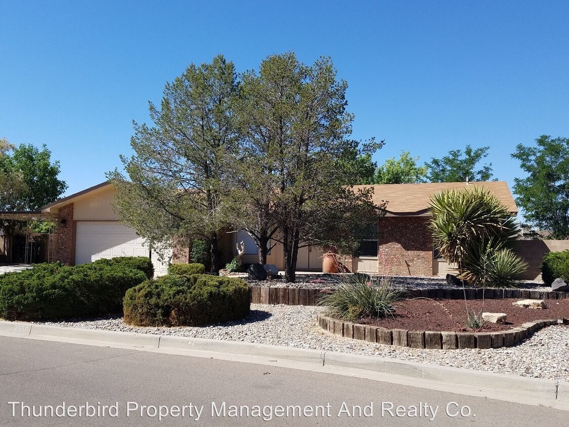 Primary Photo - 2550 Rosswood Dr SE